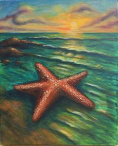 Röd sjöstjärna i grunt, solbelyst strandvatten med vågor och varm solnedgång i bakgrunden – akryl- och oljemålning av Made by Jannike.