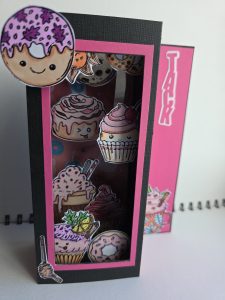 Handgjort kort med cupcakes och bakverk